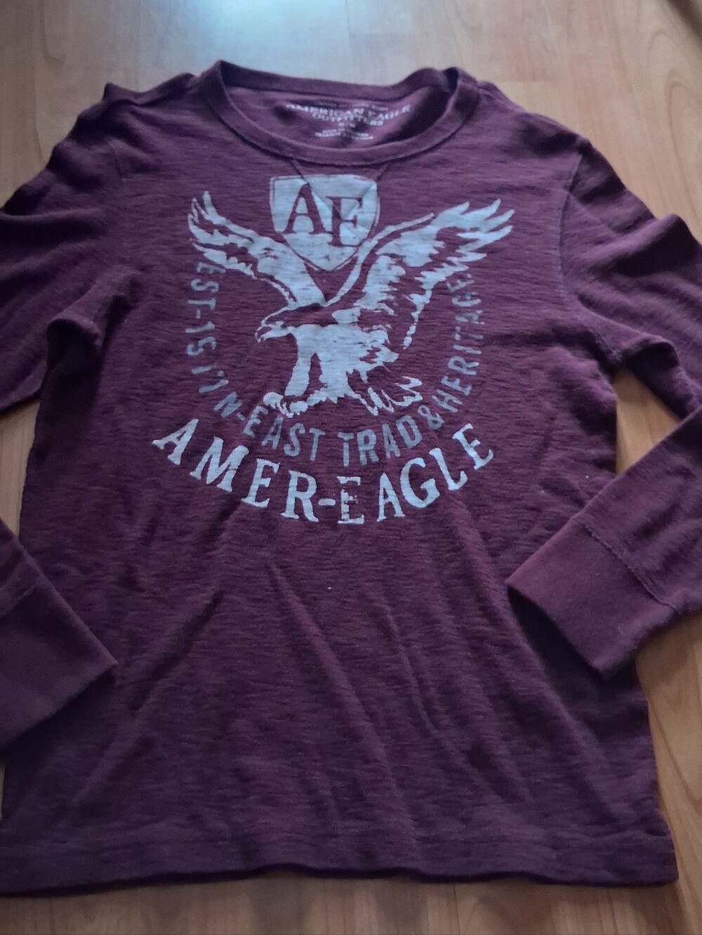 American Eagle Long Sleeve Shirt Men's Size Medium Burgandy Graphic Vintage Fit